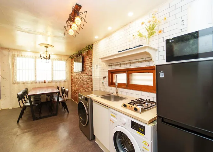 1.hongdae@ Cozy House 5room.4bath. Seoul